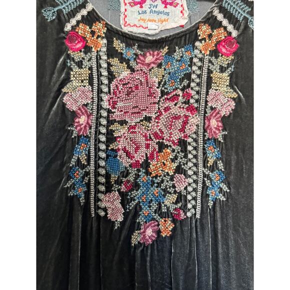 Johnny Was Nindi Velvet Embroidered Top Size Small Asymmetrical Hem Silk Blend - Picture 4 of 8